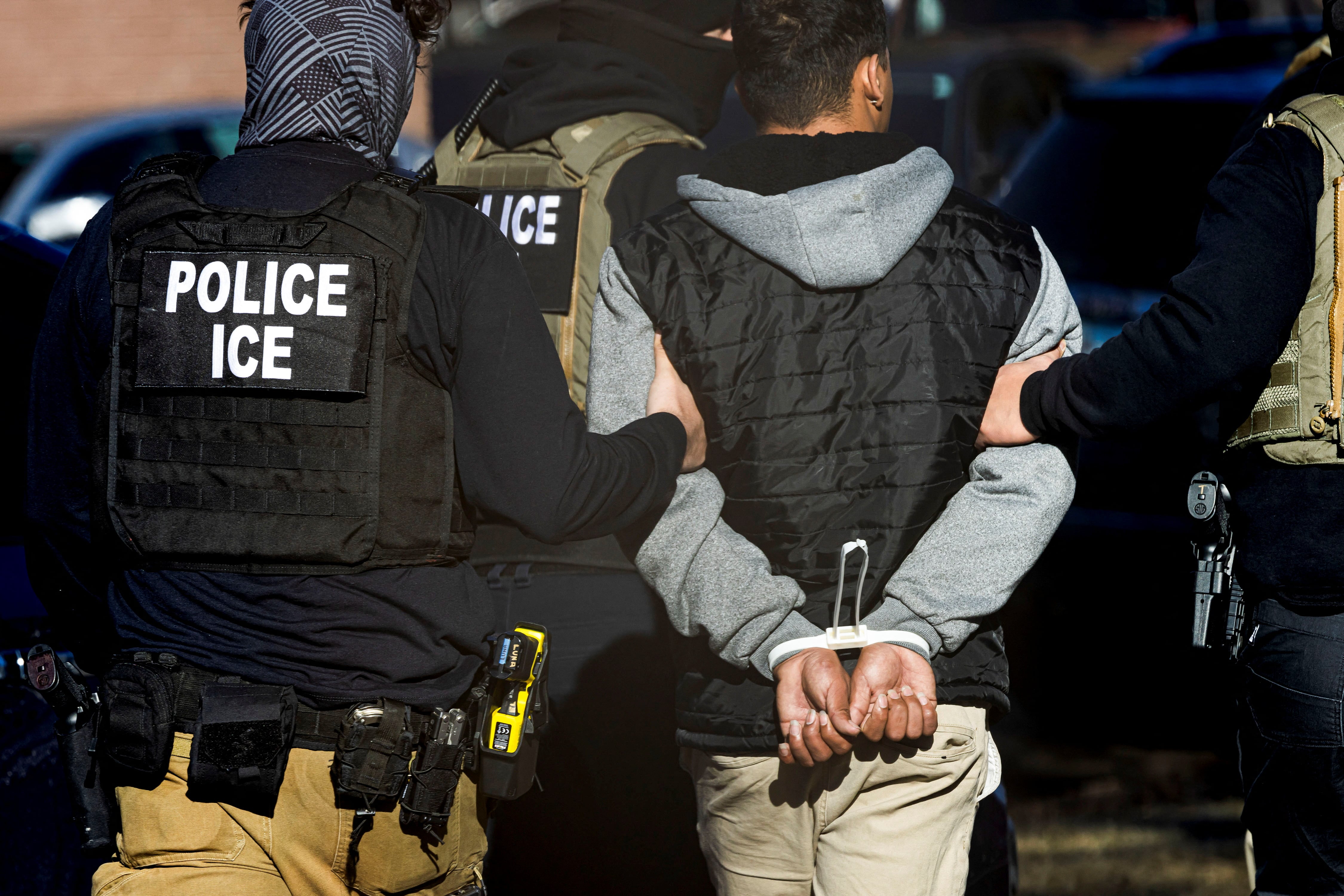 El fallo del 5º Circuito de Apelaciones puede beneficiar a miles de personas detenidas por ICE en Texas y Louisiana (REUTERS/Kevin Mohatt)