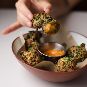 Un restaurante dentro del