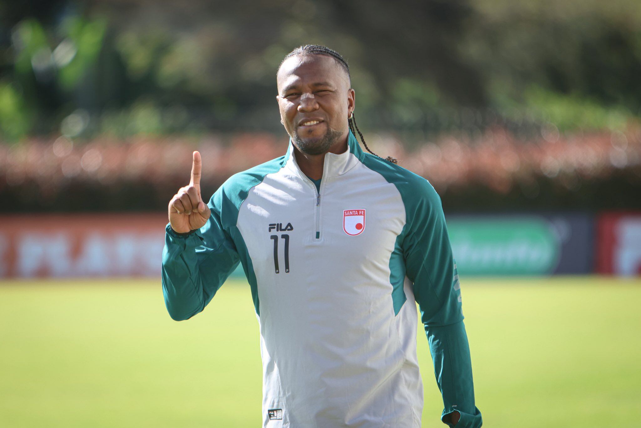 Hugo Rodallega fue el héroe de la hinchada cardenal en el reciente título de Liga BetPlay I-2025 - crédito Santa Fe