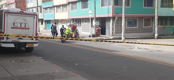 El enfrentamiento entre varios hombres comenzó tras el consumo de licor en una vivienda y continuó en vía pública - crédito Colombia Oscura/X