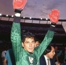 Pese al resultado, los hinchas de River reconocieron al Pato, una leyenda del arco