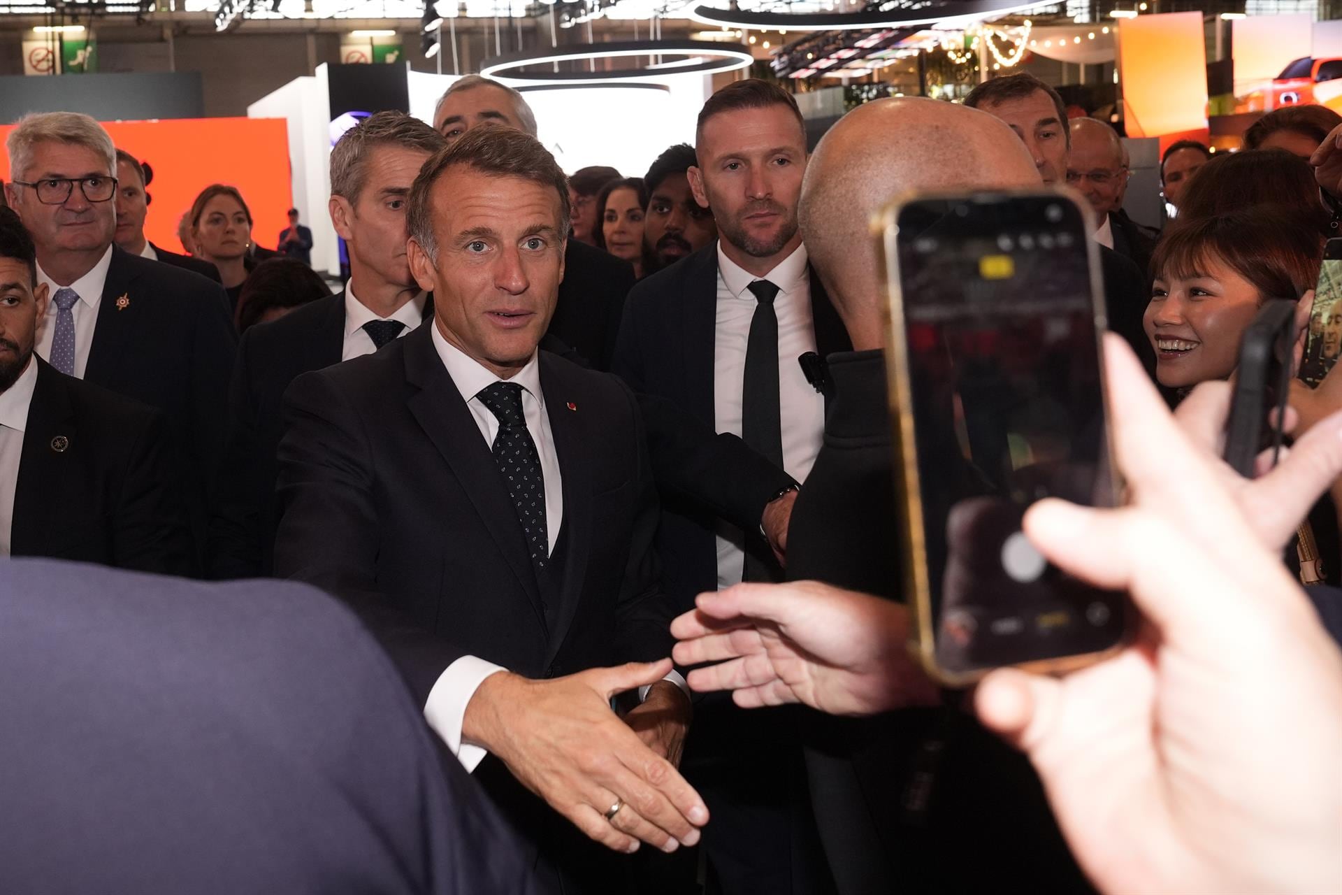 Macron llama a la calma antes de las grandes manifestaciones del sábado en Francia