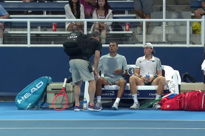 Ignacio Buse y Flavio Cobolli durante el Masters 1000 de Cincinnati. Crédito: Captura Disney +.