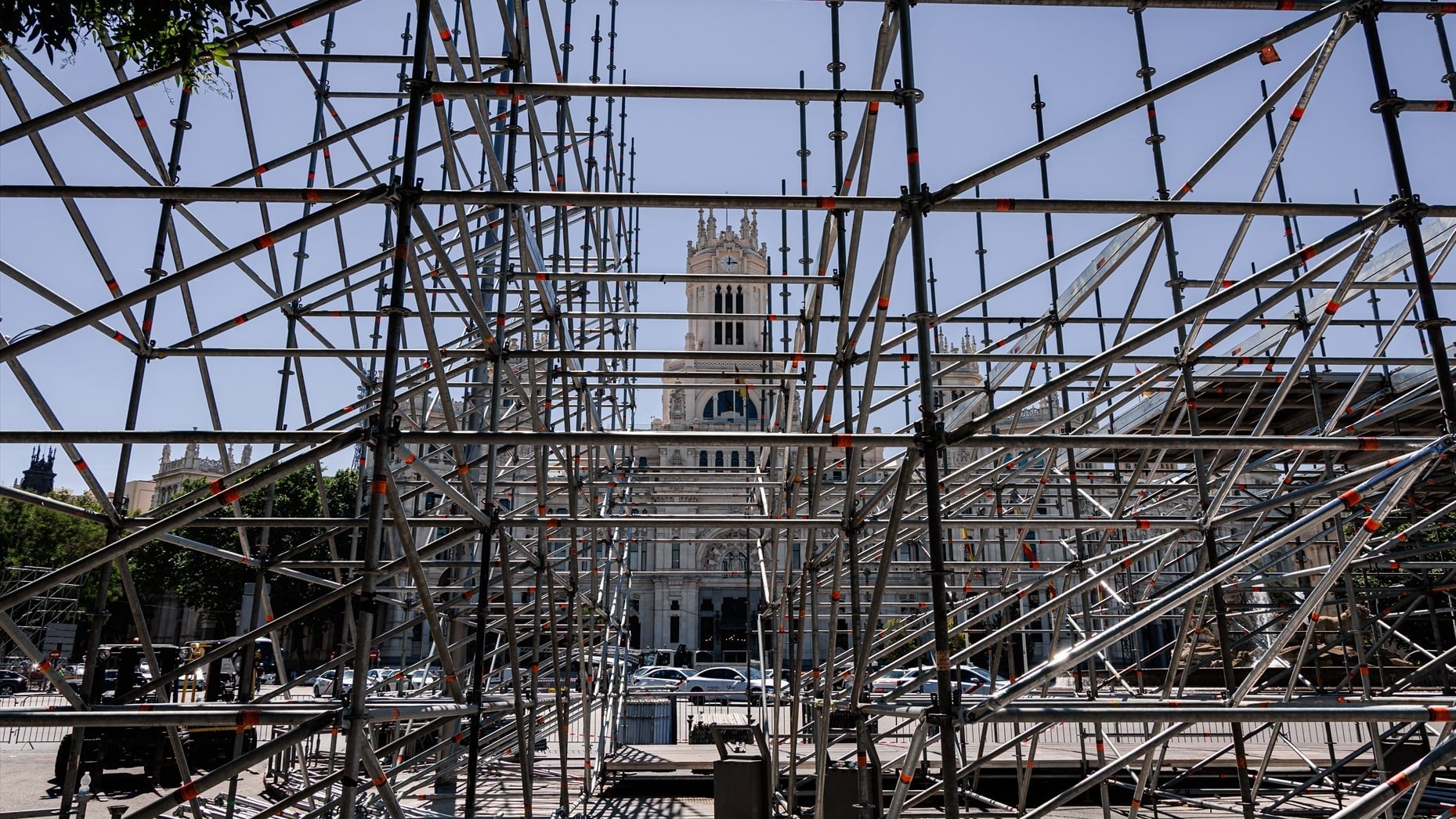 Continúan los preparativos para la visita del Papa, en la plaza de Cibeles, a 28 de mayo de 2026, en Madrid (Carlos Luján / Europa Press)