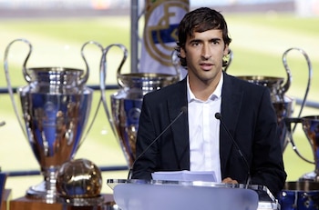 Raúl González dirige actualmente el