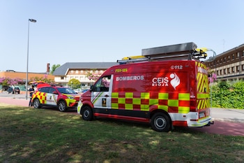Un coche y una furgoneta