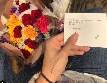 Julián Gil envió romántico regalo