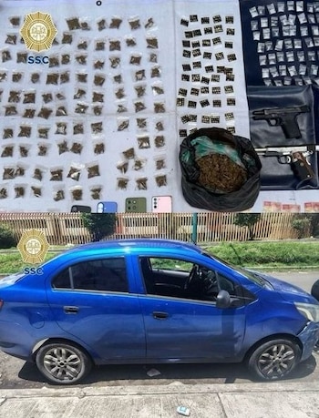 Entre los objetos asegurados también figuran una bolsa con cerca de 15 gramos de sustancia cristalina, dos armas cortas con nueve cartuchos, cuatro teléfonos celulares y efectivo. Crédito: SSC