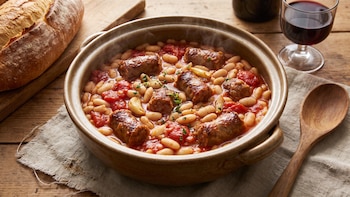 Alubias con longaniza al estilo italiano: un guiso tan sabroso como fácil de preparar