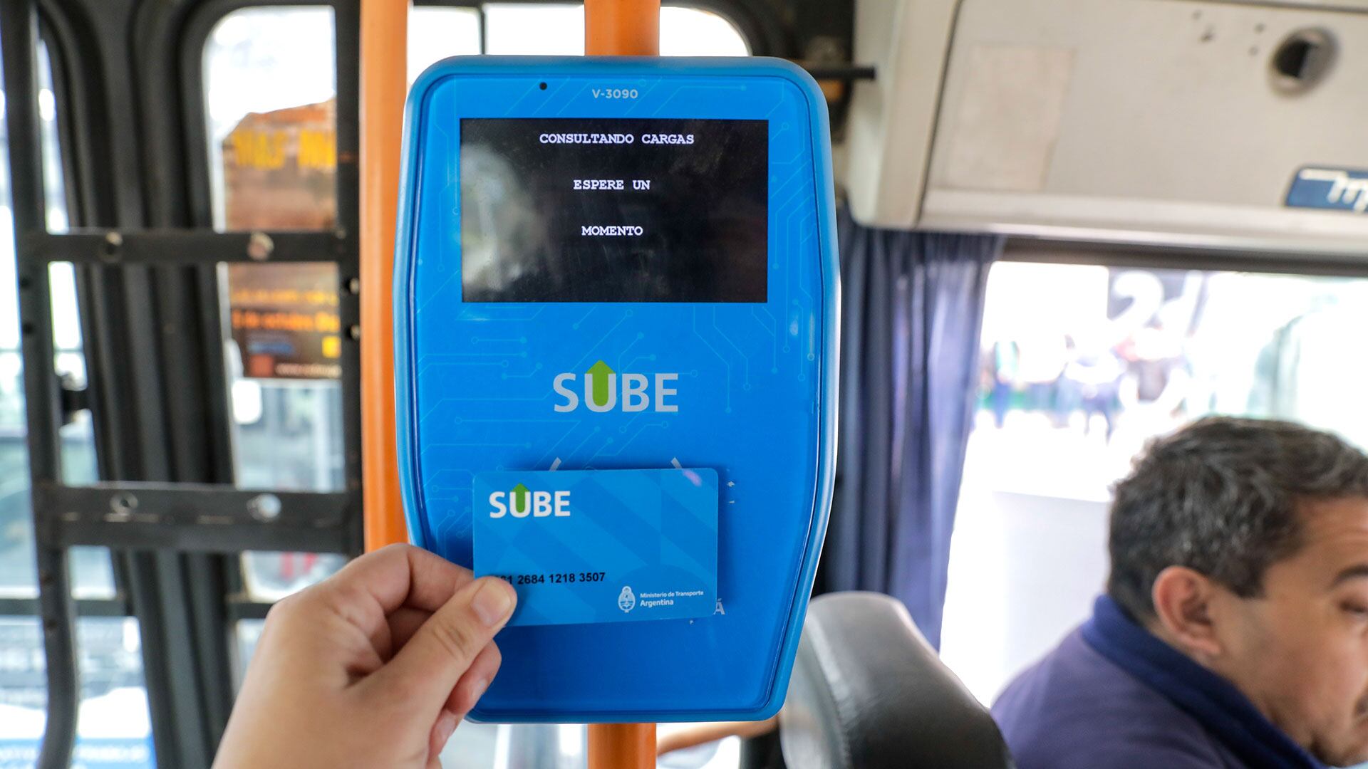 Los pasajeros podrán abonar el boleto con tarjetas, NFC y código QR en 15 líneas (Ministerio de Transporte)
