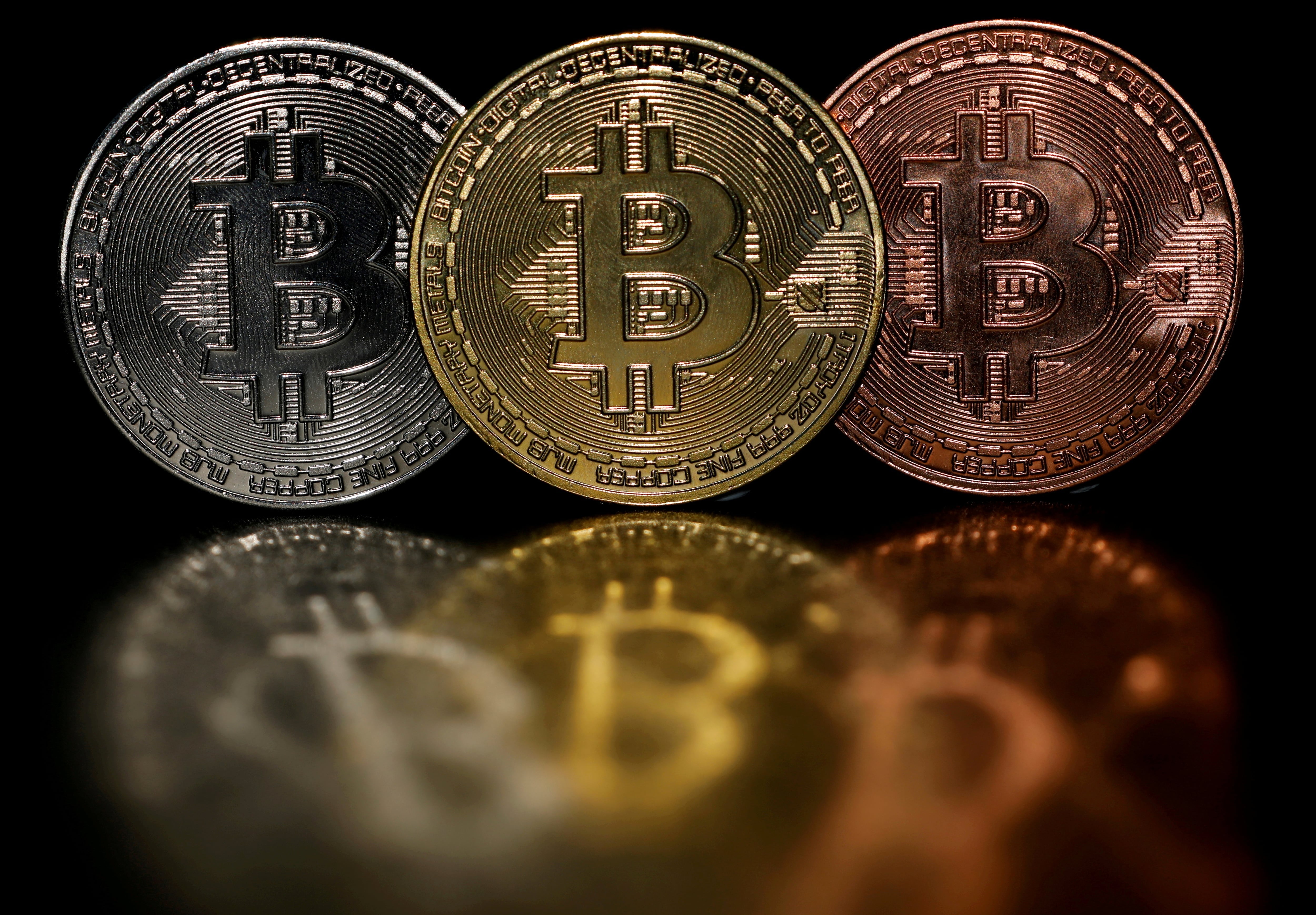 Representaciones de bitcoins. (REUTERS/Edgar Su)