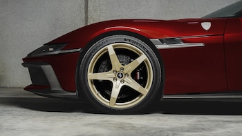 ¿Vuelve la mística?: tras las críticas por el “Luce” eléctrico, Ferrari lanza el “12 Cilindri Manuale”