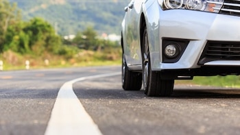 La propuesta que se ha hecho viral para reducir el consumo de combustible: bajar a 100 km/h el límite de velocidad