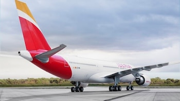 IAG dispara un 77% su beneficio hasta marzo, con 301 millones, pero rebaja previsiones por Oriente