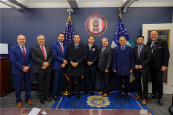 El alcalde Bonilla viajó en 2024 a Nueva York para oficializar el acuerdo: Crédito: Gobierno Municipal de Chihuahua