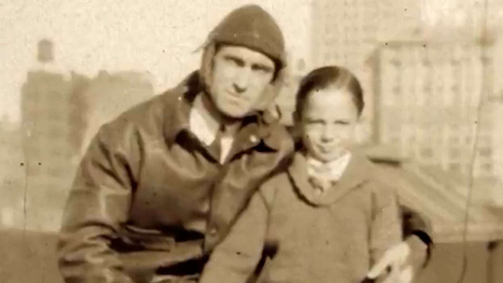 El bandonenosta de niño, junto a su padre, Nonino