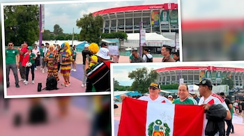 Collage de dos fotos: aficionados de fútbol frente a un gran estadio rojo. Varios lucen camisetas de México y Perú, disfraces coloridos, y uno sostiene una bandera peruana.