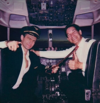 Charly Sheen manejó un avión