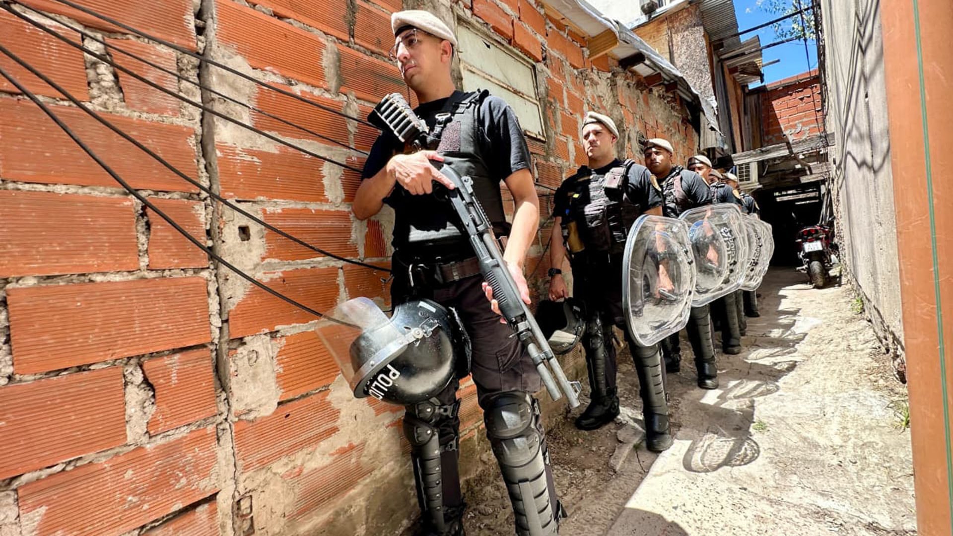 Efectivos de la policía de la ciudad en otro operativo de seguridad (Gobierno de la Ciudad)