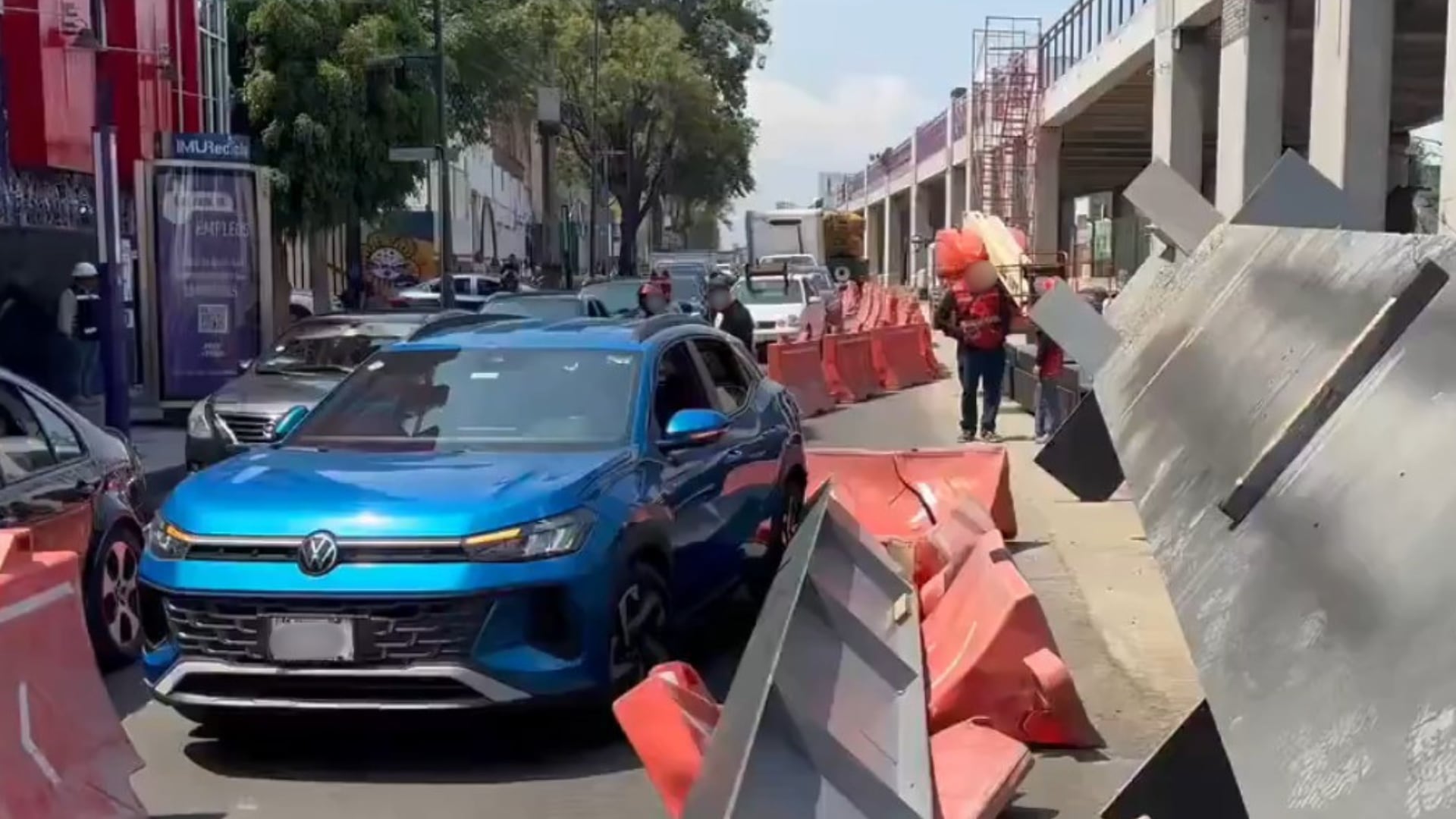 Secretaría de Obras niega caída de viga en obra de la Calzada Flotante Tlalpan: afirma que fue un deslizamiento a nivel de piso