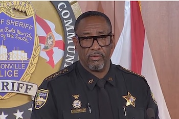 Un policía de Florida enfrenta