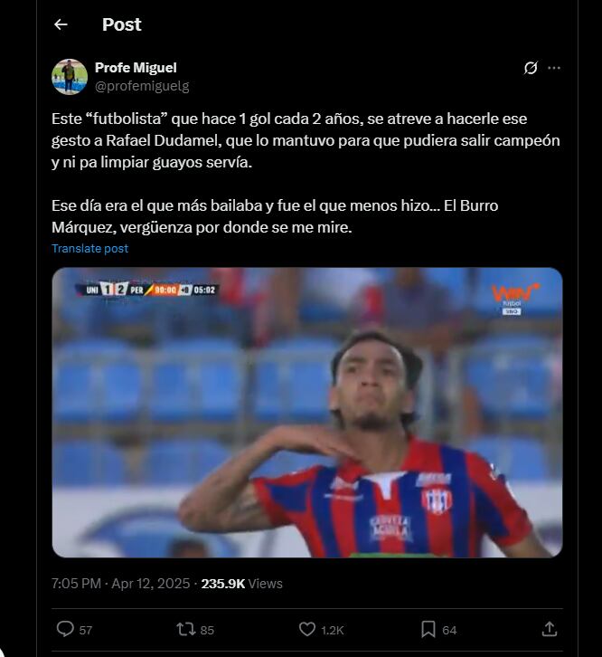 Uno de los fanáticos del Atlético Bucaramanga y seguidor del fútbol profesional colombiano se refirió al momento donde Ricardo Márquez le hace el polémico gesto a Rafael Dudamel que estaba viendo el partido desde las tribunas-crédito @profemiguelg/X