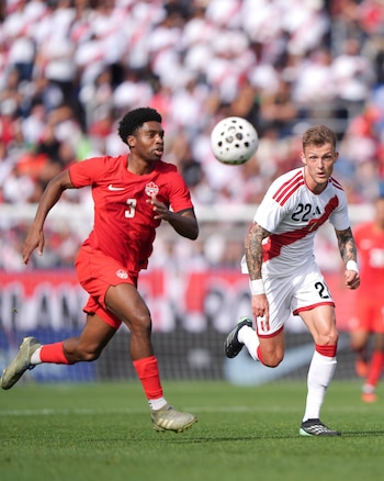 Oliver Sonne fue titular en el partido contra Canadá.