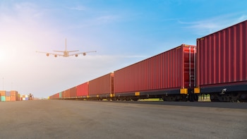 La crisis en Oriente Medio acelera alternativas logísticas aéreas y ferroviarias