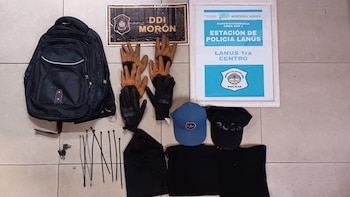 Guantes y pasamontañas, entre otras