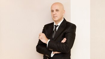 Para Zitta, Christian Dior es