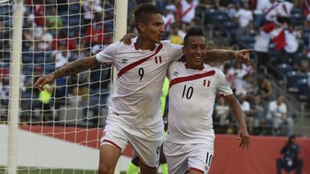 Paolo Guerrero se convirtió en el máximo anotador de la historia de la selección peurana (AFP)