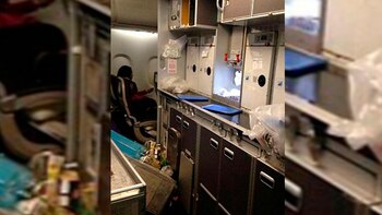 Una turbulencia provocó destrozos y pasajeros heridos