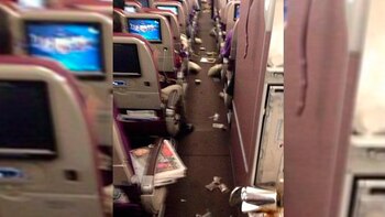 Una turbulencia provocó destrozos y pasajeros heridos