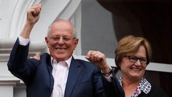 Pedro Pablo Kuczynski junto a