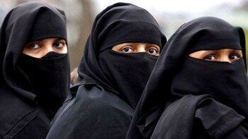 La niqab deja al descubierto