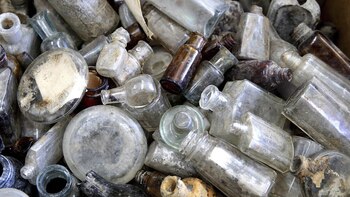 Frascos de perfume, medicina y