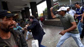 Borges y otros 9 diputados