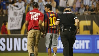 Cardenas fue llevado al departamento de policía pero liberado poco después (AP)