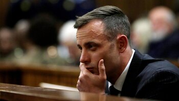 Oscar Pistorius cumple una condena de 6 años por homicidio (Reuters)