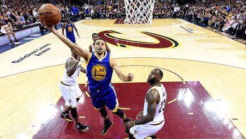 Curry durante una acción de