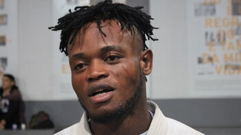 Popole espera que su familia