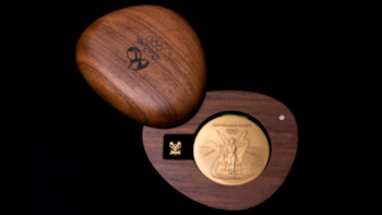 El estuche con forma de