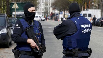 Policías belgas (Reuters)