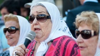 Hebe de Bonafini habla tras una ronda de las Madres de Plaza de Mayo(NA)