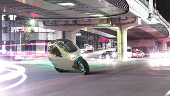 Con un sistema de giroscopios,