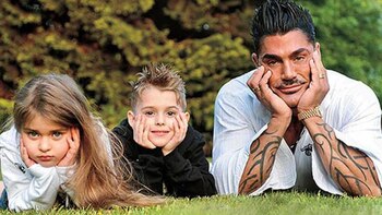 Ricardo Fort y sus hijos