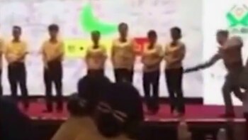 Los empleados de un banco fueron azotados