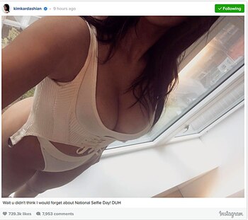 Semidesnuda, la mediática Kim Kardashian celebró el día Nacional de la Selfie en los Estados Unidos