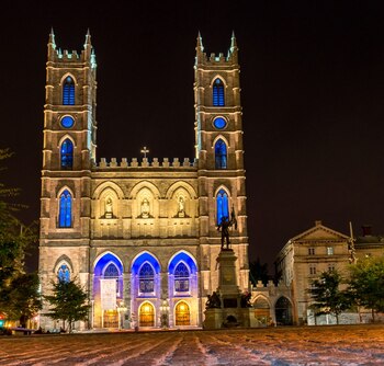La Notre Dame canadiense, nada