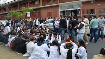 Protesta de alumnos y padres